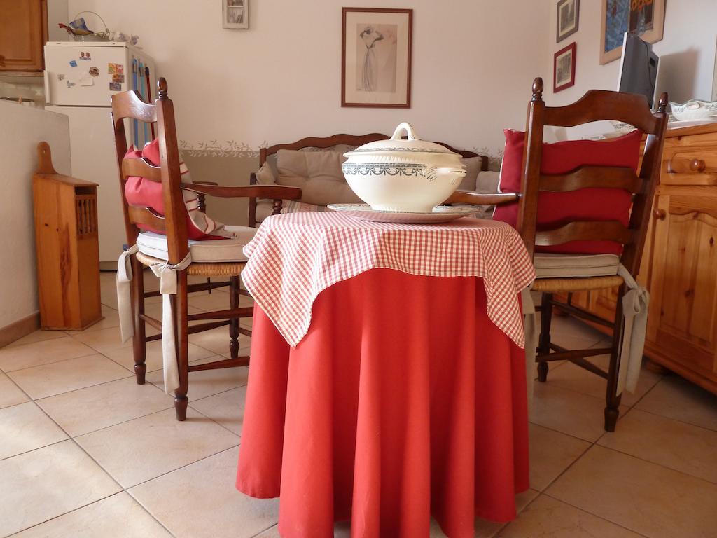 Apartamento Les Tournesols Saint-Andiol Habitación foto